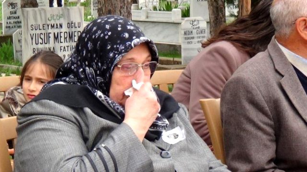Erzincan\'da Polis Şehitlerine Karanfil