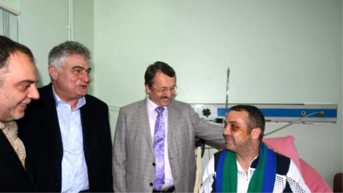 Fenerbahçe Yönetiminden Yaralı Şoför Ufuk Kıran\'a Ziyaret (2)