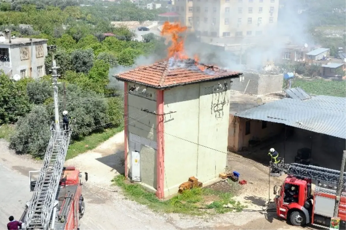 Gürültüyle Patlayan Trafo Yandı