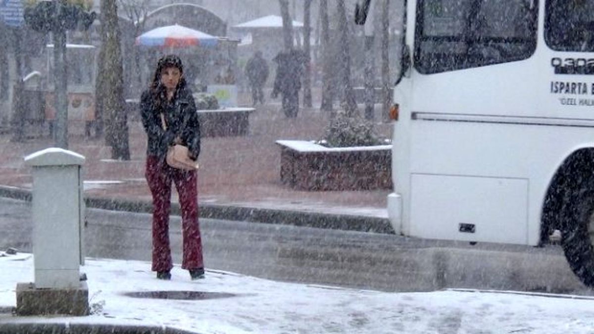 Isparta\'da Kar Kalınlığı Beş Santime Ulaştı