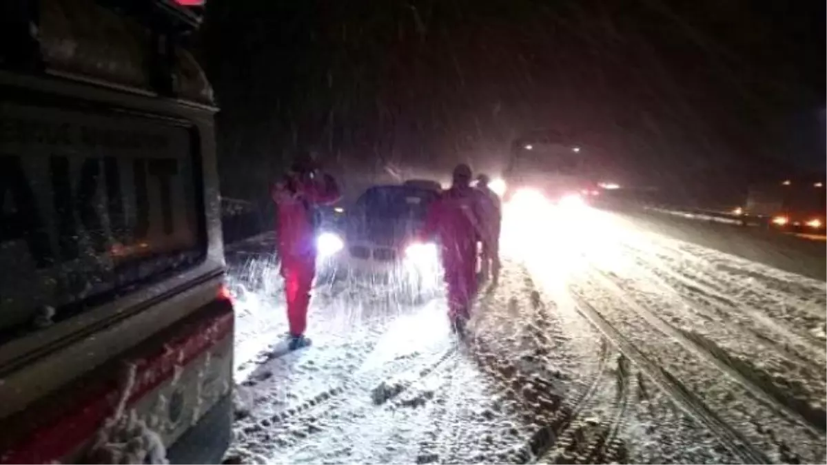 Kar, Afyonkarahisar\'da Yolları Kapattı