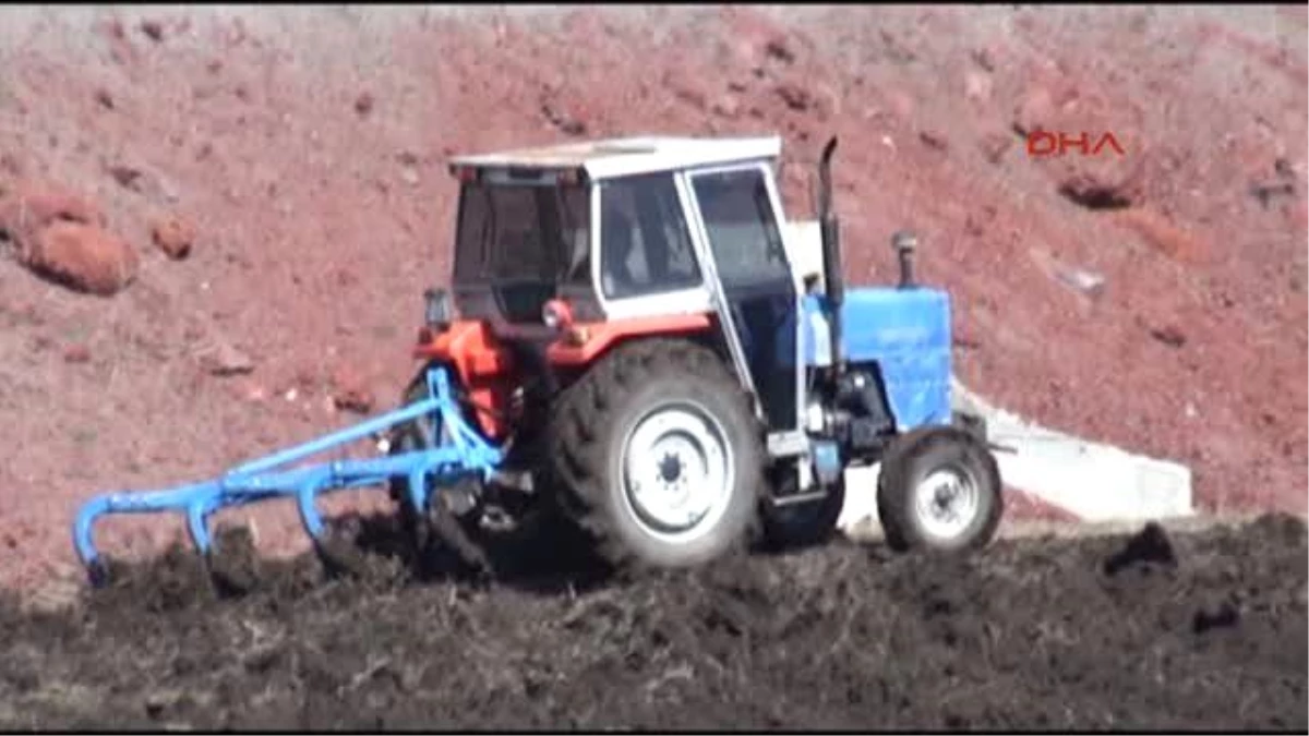 Kars Karakışa Veda Eden Doğu\'da Tarlalar Sürülmeye Başlandı