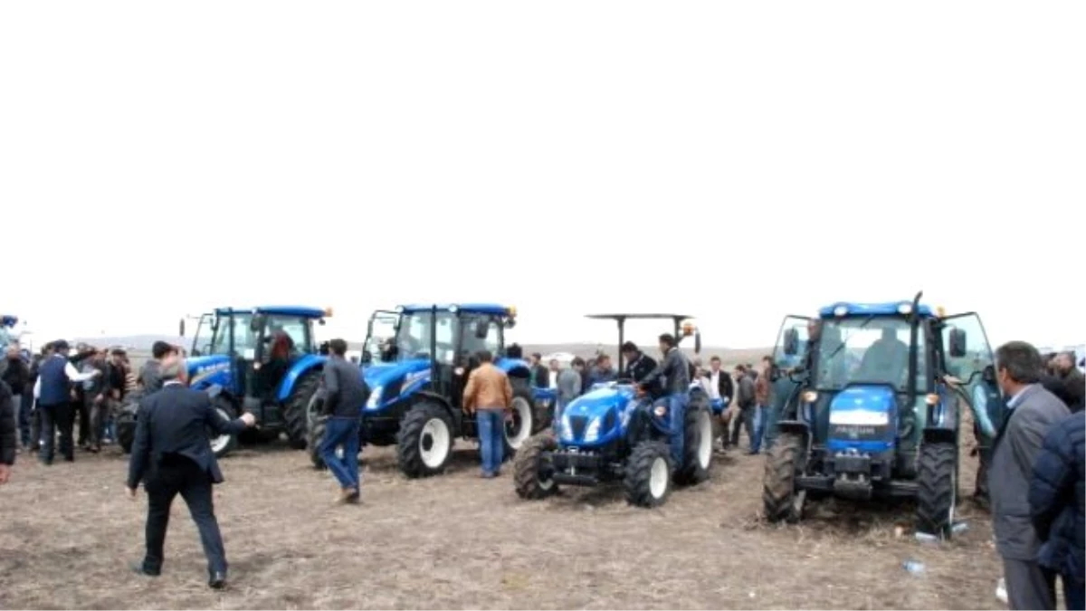 Karslı Çiftçiler Nev Holland Traktörlerini Deneme Fırsatı Buldu