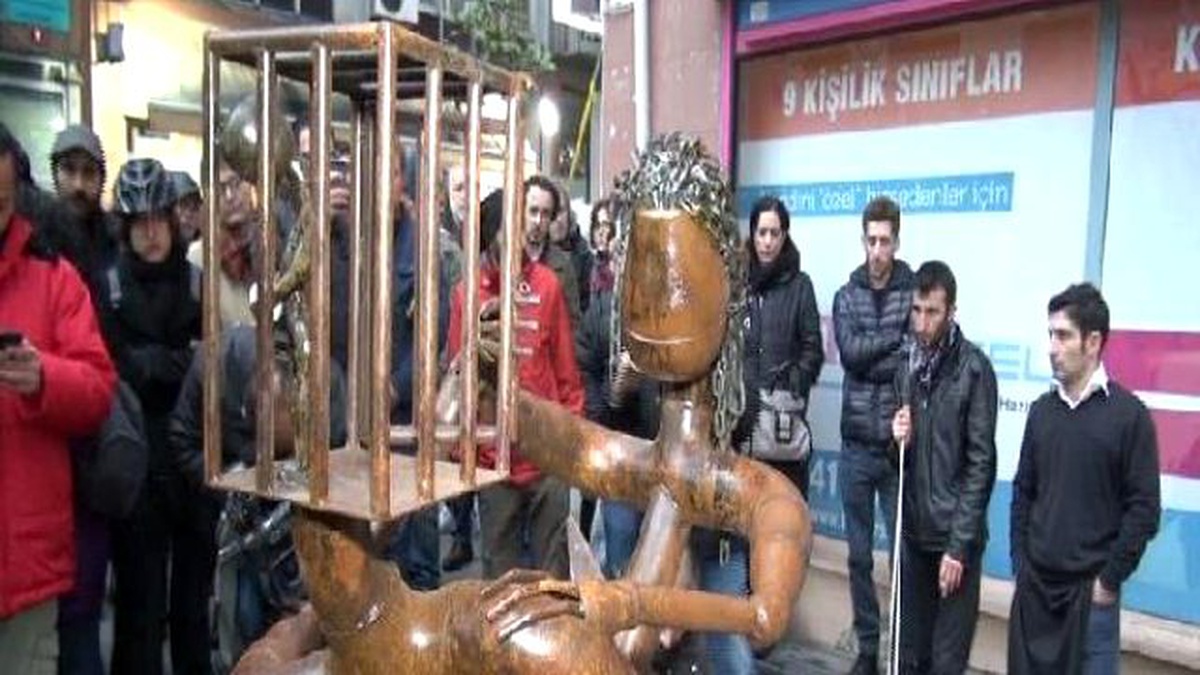 Kartopu Cinayeti" Heykel ile Simgeleşti