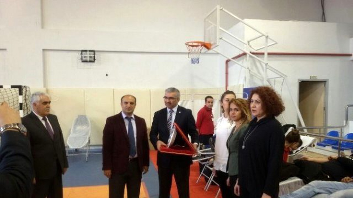 Kızılay\'a Kan Bağışında Okullar Yarışıyor