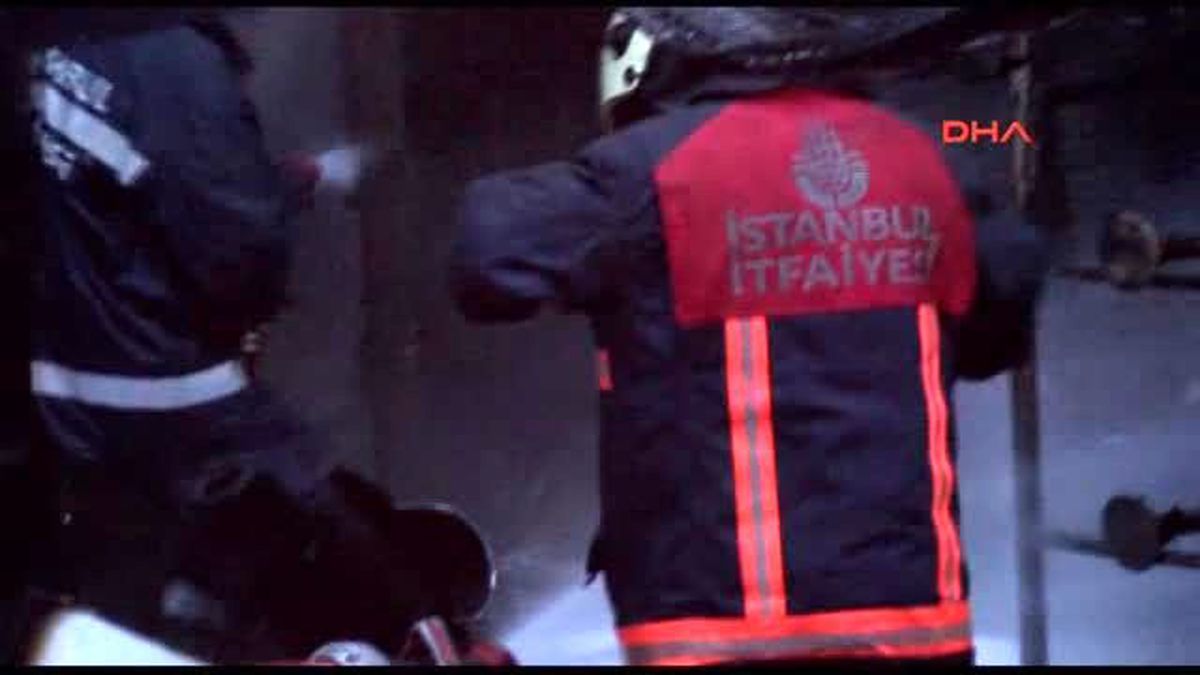 Kocasinan\'da Mobilya Fabrikasında Yangın...