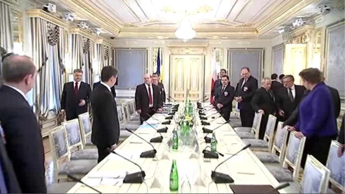 Komorowski, Ukrayna Devlet Başkanı Poroşenko ile Görüştü