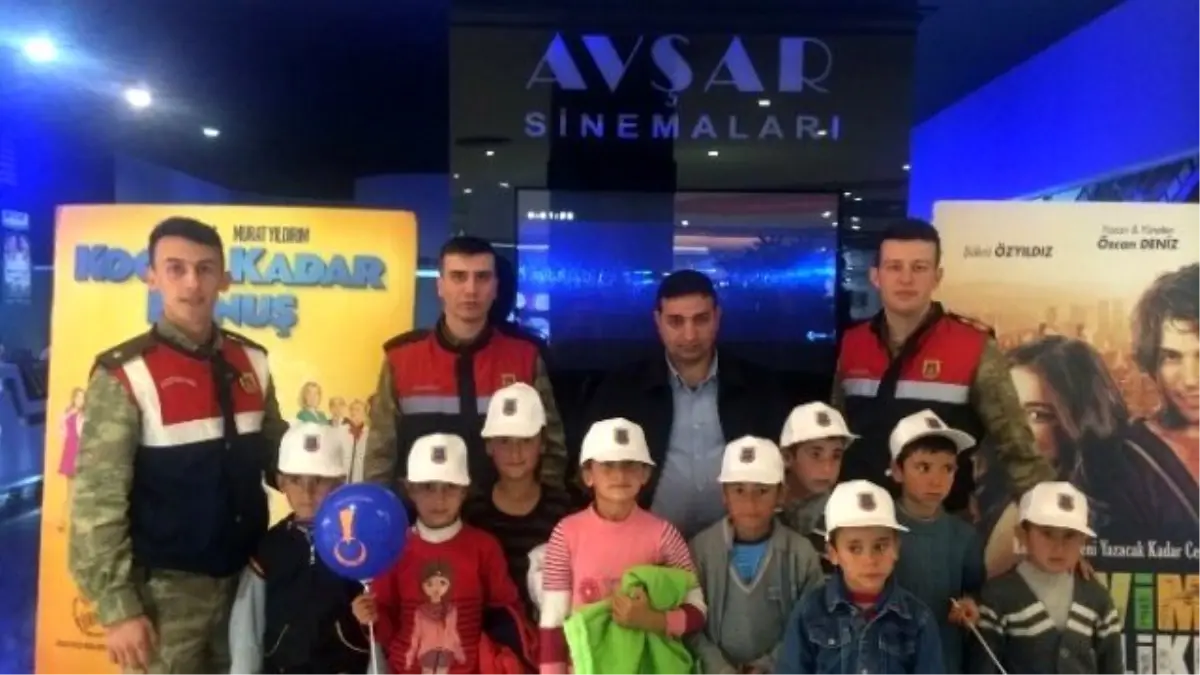 Köy Çocukları İlk Kez Sinema ile Tanıştı