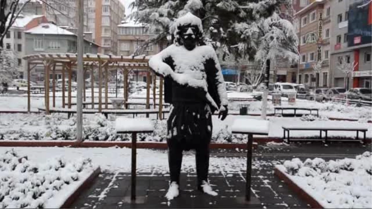 Kütahya\'da Kar Yağışı Ulaşımda Aksamalara Yol Açıyor