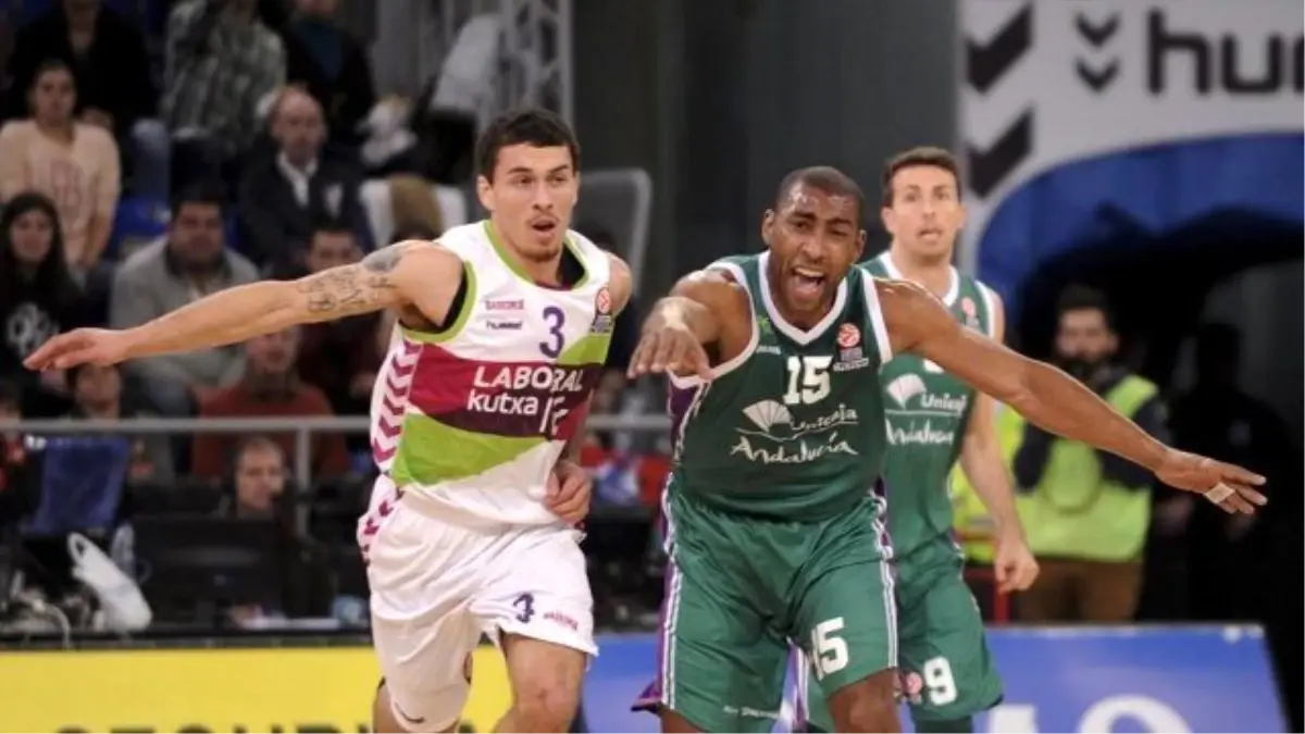 Malaga\'nın Galibiyeti Efes\'i Son Sekize Taşıdı