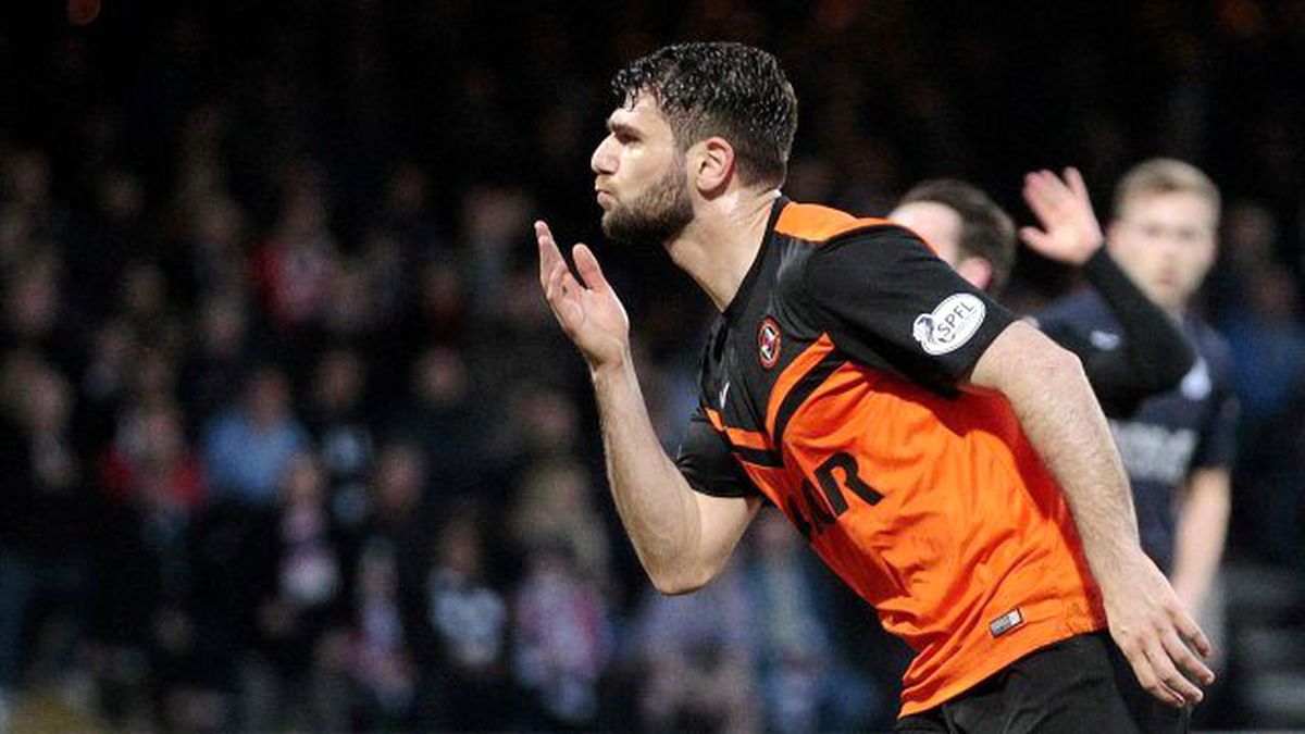 Türk Futbolcu Nadir Çiftçi, Golü Attı; Kaleciye Öpücük Gönderdi