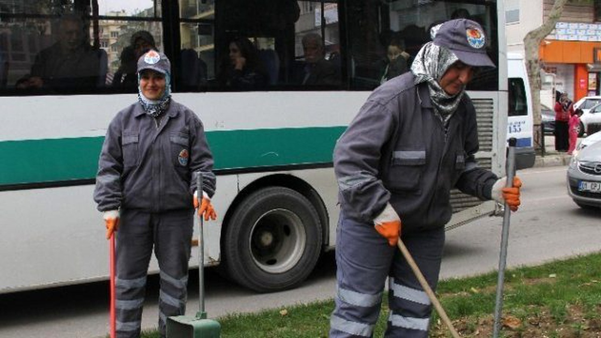 Adana\'da Sokaklara Kadın Eli Değdi