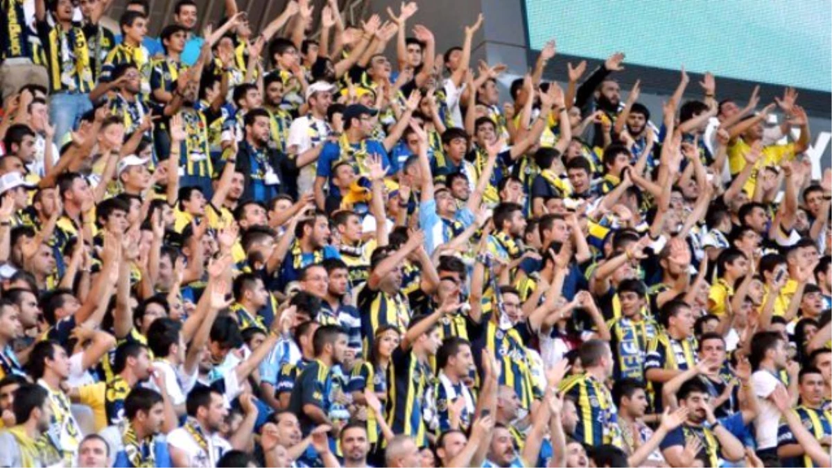 PFDK, Fenerbahçe\'ye Tribün Kapatma Cezası Verdi