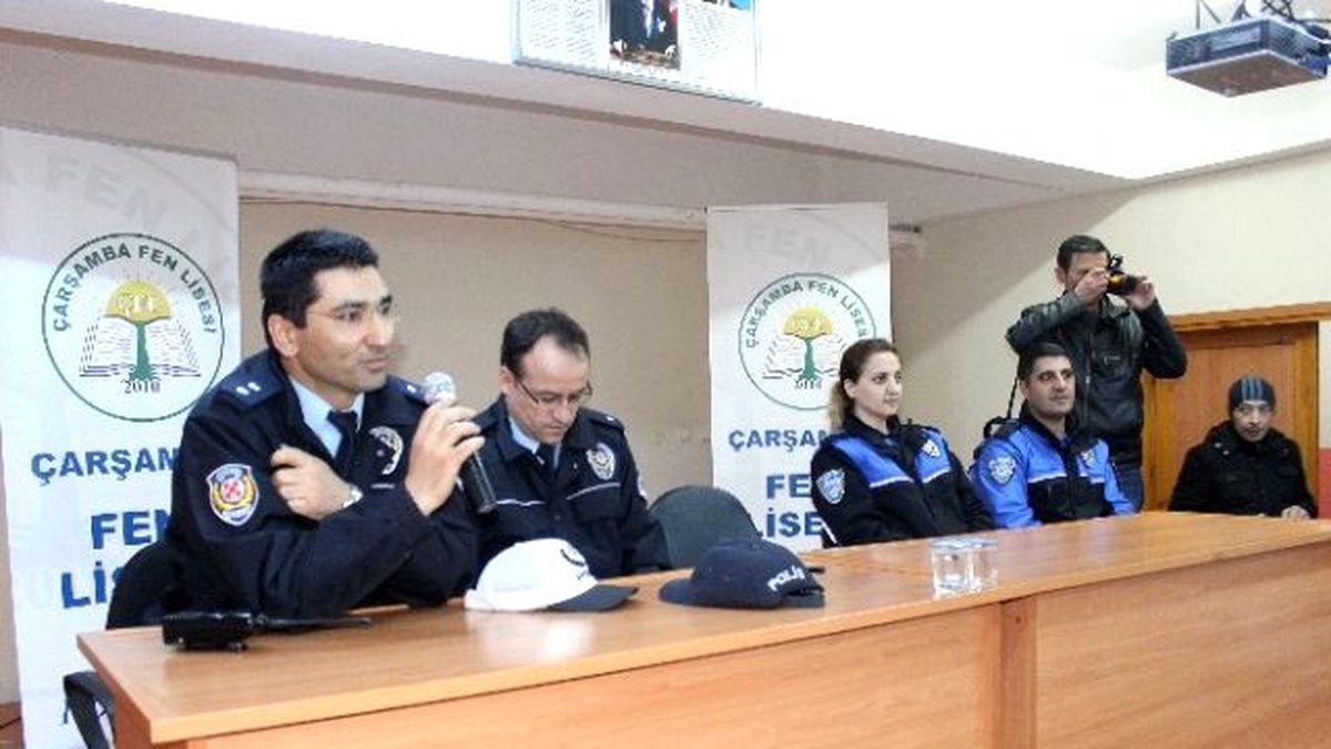 Polisin Öğrencilerle Renkli Sohbeti
