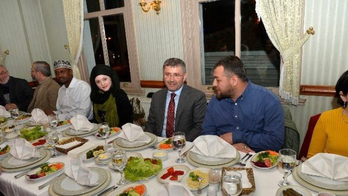 Şairler Üsküdar\'da Yemekte Buluştu