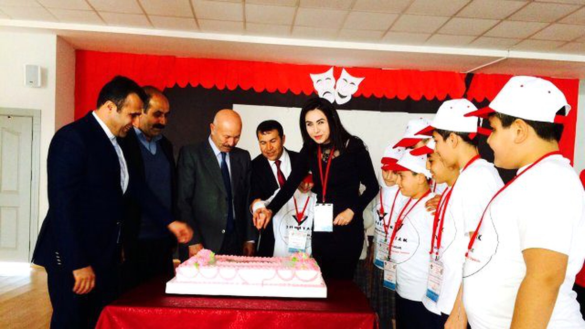 Şehitkâmil Karacaoğlan Ortaokulu\'nda Bilim Fuarı Düzenlendi