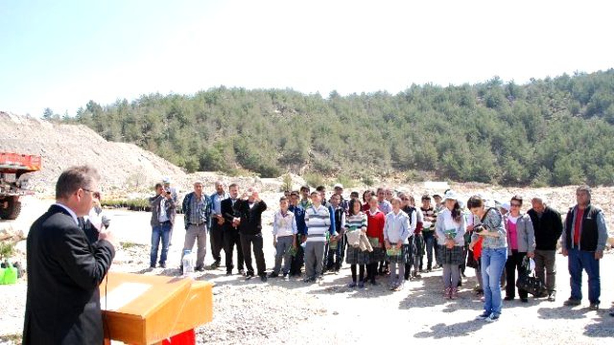 Terk Edilen Maden Sahaları Yeşillendiriliyor
