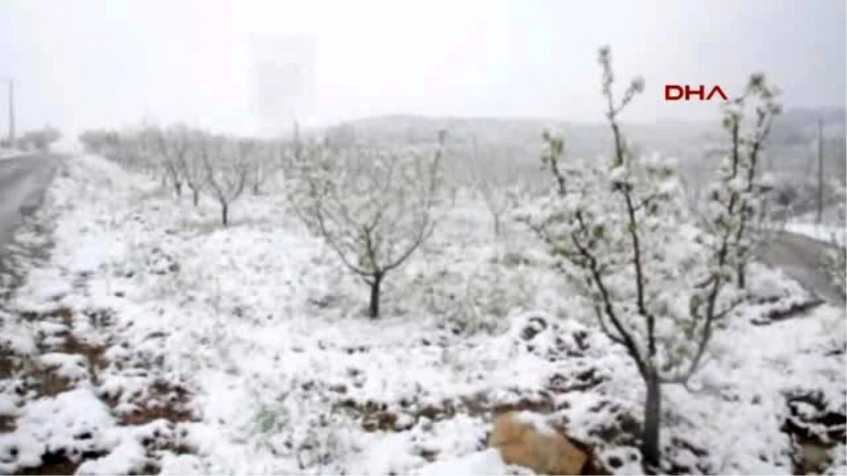 Turgutlu Nisan\'da Turgutlu\'da Kar Yağışı