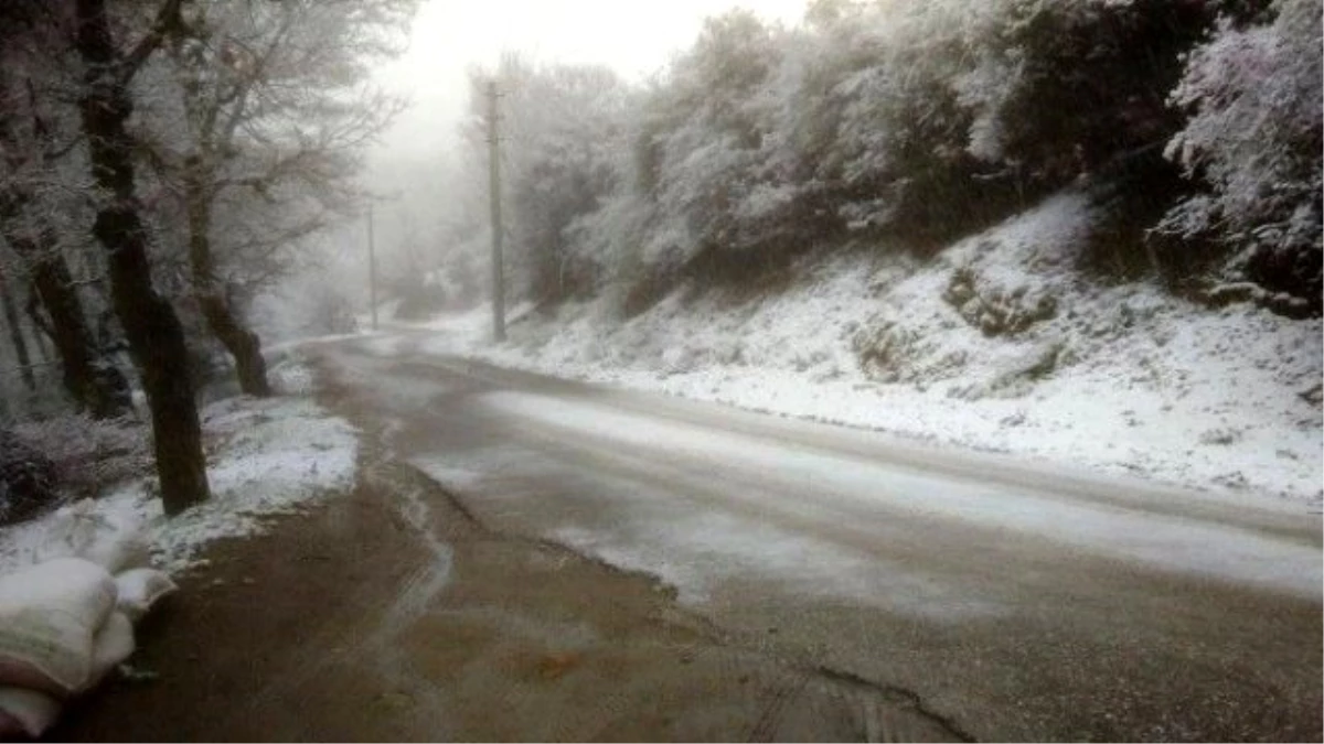 Turgutlu\'nun Köylerine Kar Yağdı