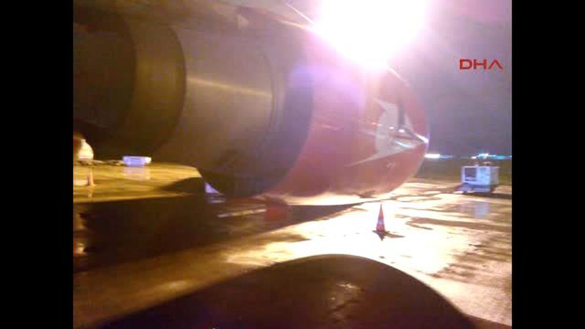 Atatürk Havalimanı'nda Uçağın Motoru Patladı