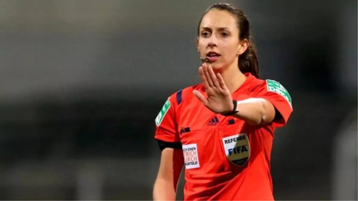 UEFA'yı Pes Ettiren Kadın Hakem