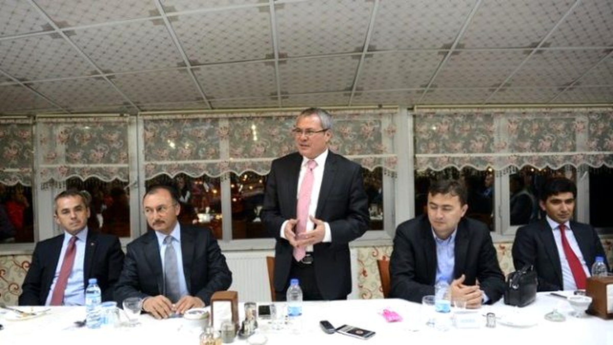 Vali Deniz, Serhat Ardahanspor\'a Moral Yemeği Verdi
