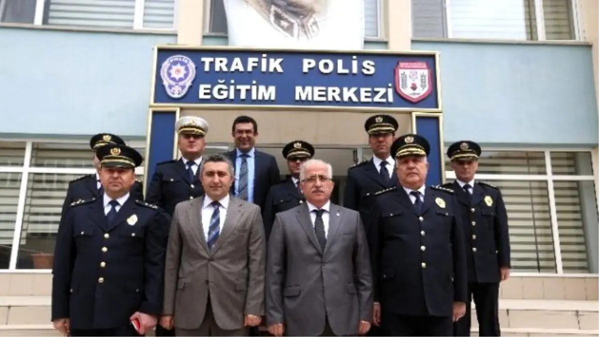 Vali Tuna\'dan Trafik Polis Eğitim Merkezi\'ne Ziyaret