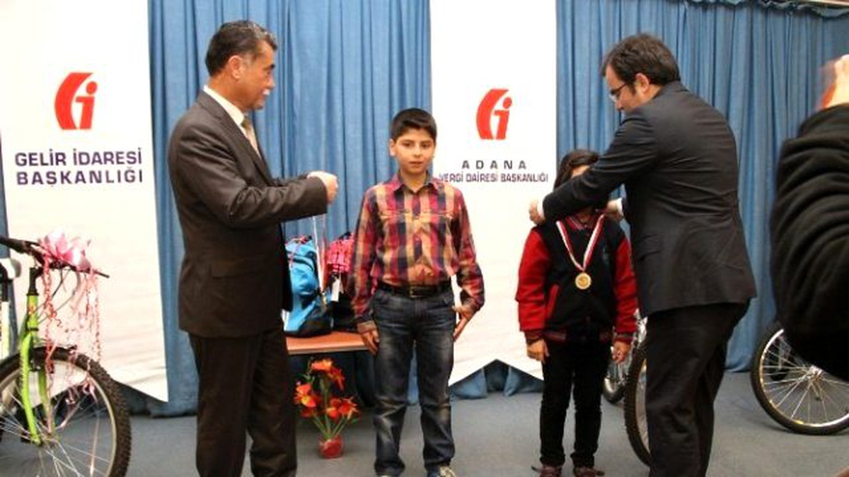 Vergi Haftası Masa Tenisi Turnuvası Ödül Töreni