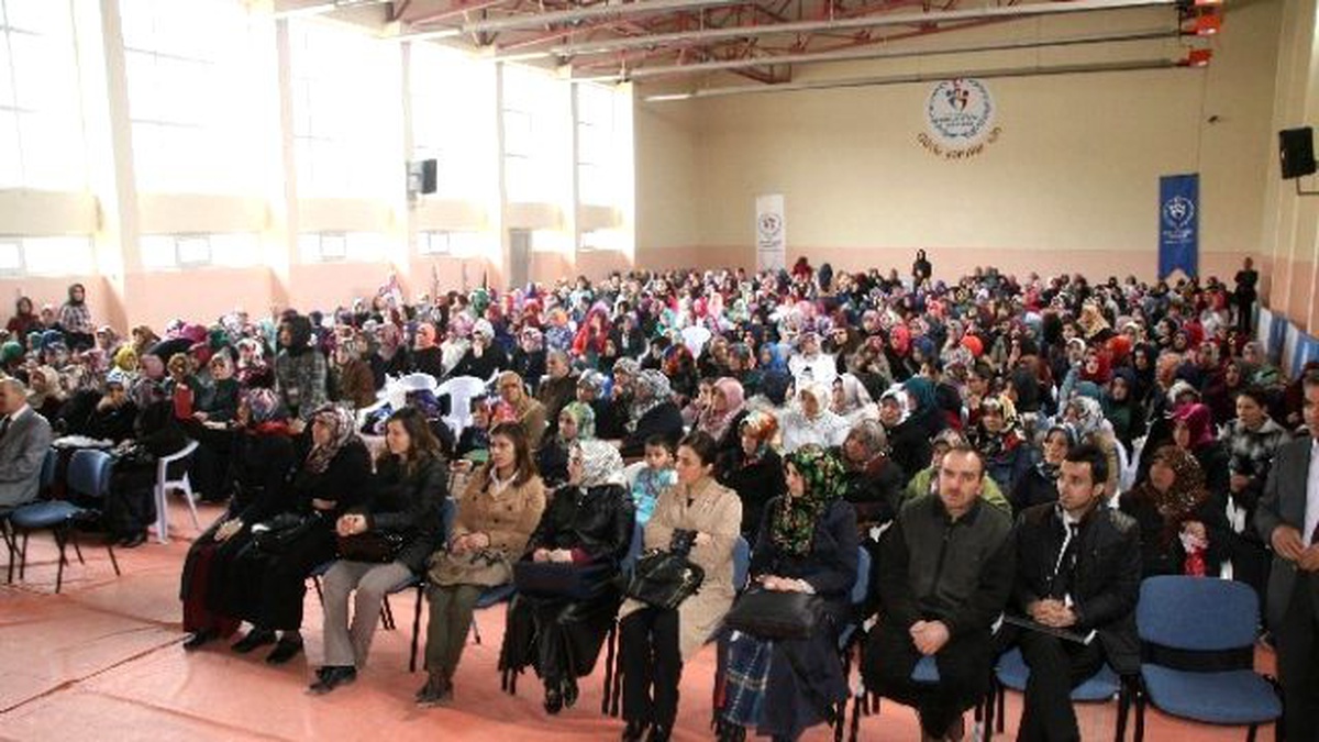 Yozgat Kız İhl\'nin Düzenlediği "Ümmetin Annesi" Programı Yoğun İlgi Gördü
