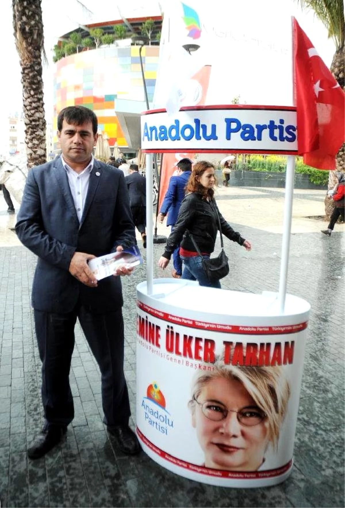 Alkol Yasağının Çarşaflı Eylemcisi Anadolu Partisi\'nden Aday