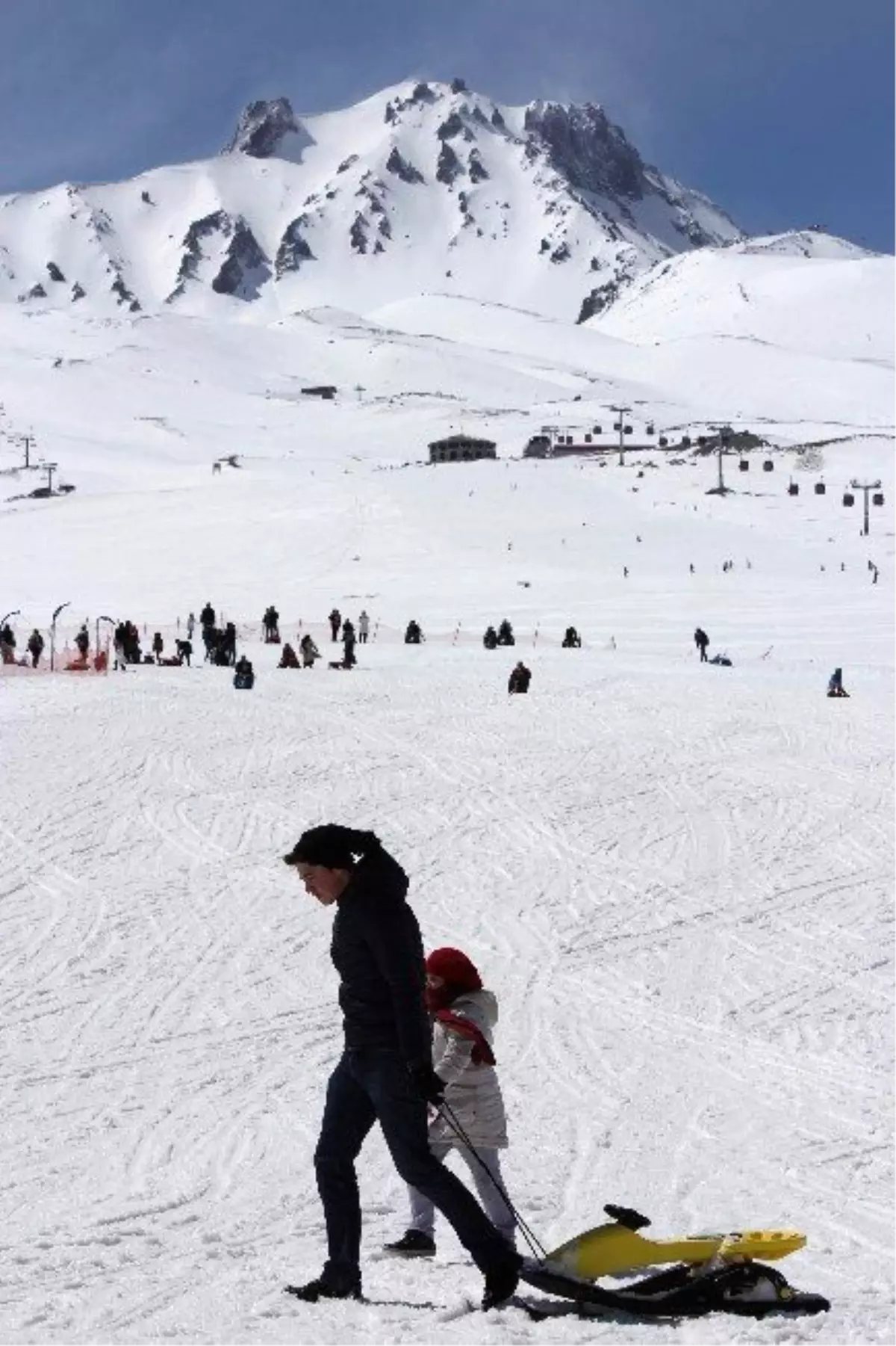 Baharın Gelmesine Rağmen Erciyes\'te Kayak Keyfi Sürüyor