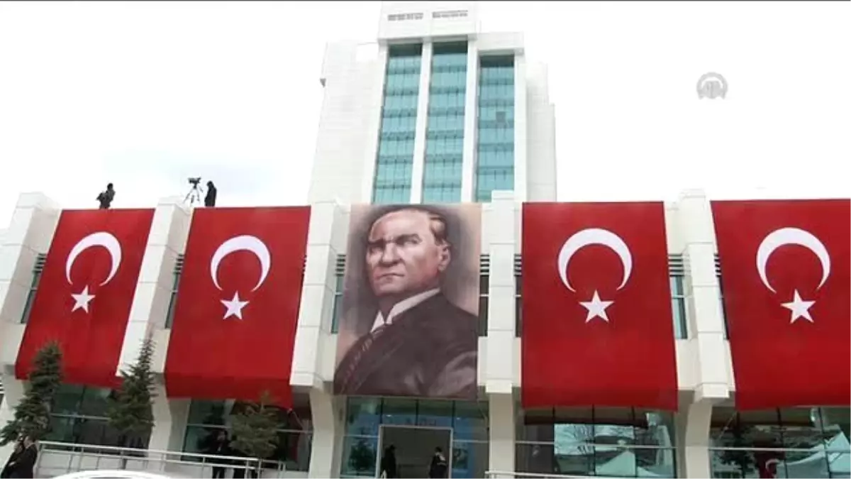 Başbakan Davutoğlu Emniyet Teşkilatı\'na Katkıda Bulunan Kişilere Ödül Verdi
