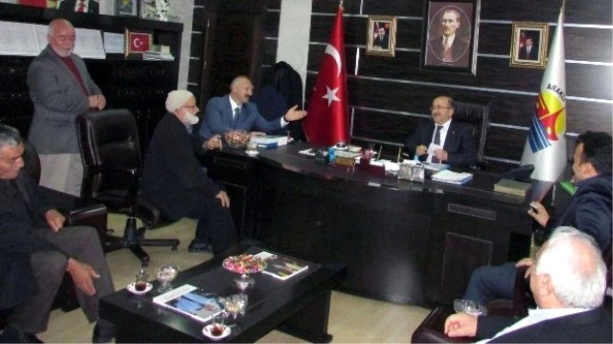 Başkan Gümrükçüoğlu, Araklı\'da Muhtar ve Vatandaşları Dinledi