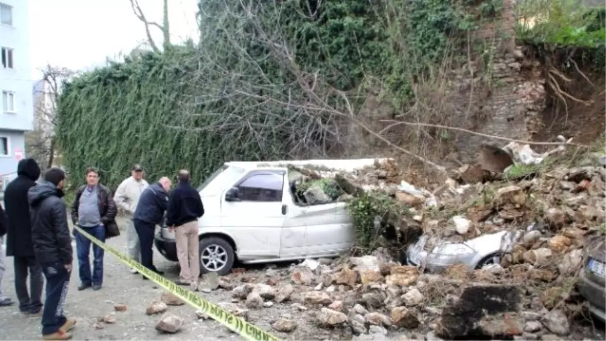 Çöken İstinat Duvarı 6 Otomobili Hurdaya Çevirdi, Dehşetin İzleri Gün Aydınlanınca Ortaya Çıktı...