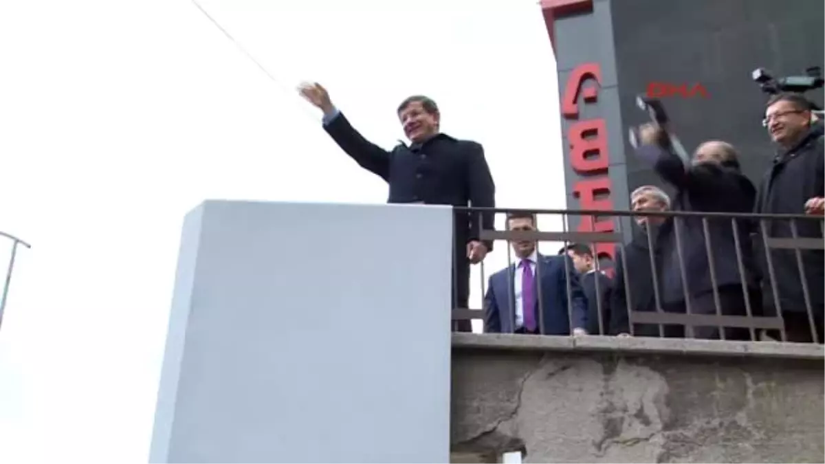 Davutoğlu, Esnaf Lokantasını Ziyaret Etti