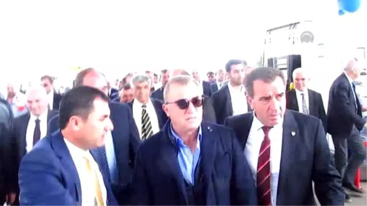 Demirören ve Terim, Akaryakıt İstasyonunun Açılışına Katıldı