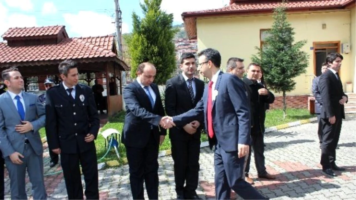 Devrek Kaymakamı Güney Resepsiyonda Polisler Yalnız Bırakmadı