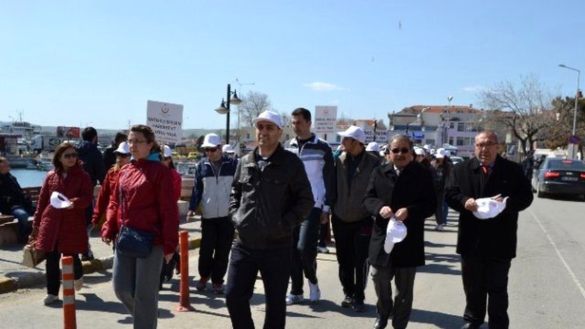 Gelibolu\'da Sağlıklı Beslenme ve Hareketli Yaşam Yürüyüşü Gerçekleştirildi