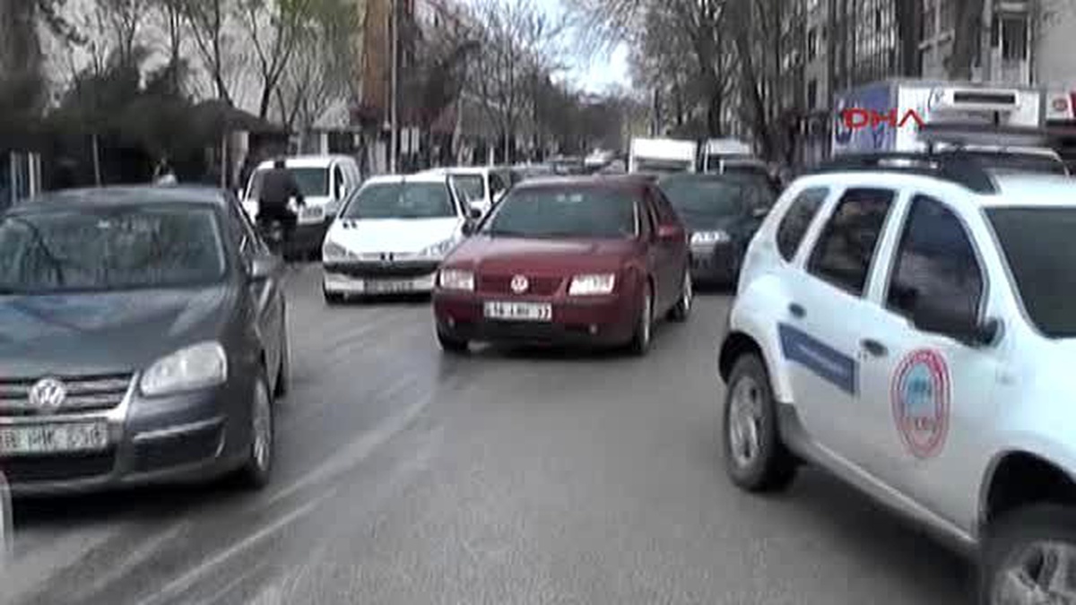 İnegöl\'de Yerel Gazetecileden Polise \'Şaşırtmalı\' Kutlama