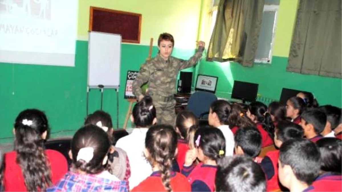 Jandarma, Öğrencileri ve Ailelerini Çocuk İstismarı Konusunda Bilgilendirdi