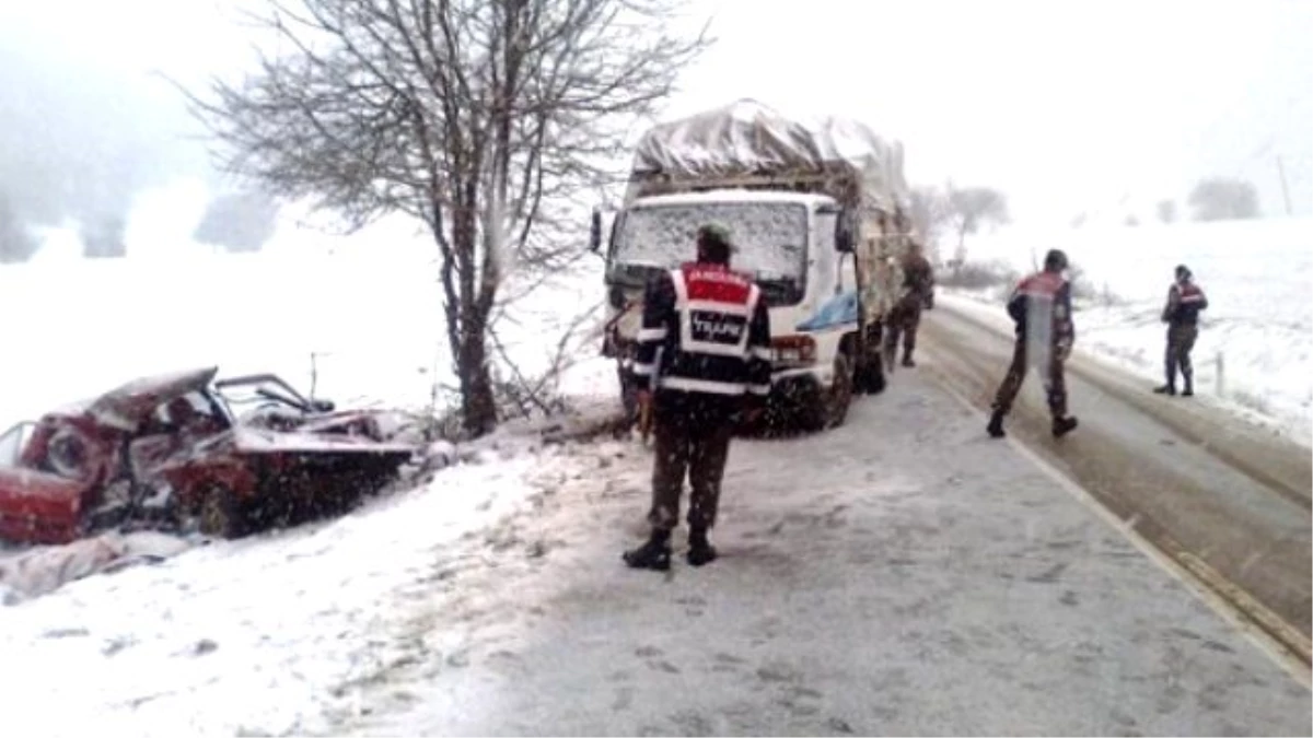 Karabük\'te Trafik Kazası: 1 Ölü 2 Yaralı