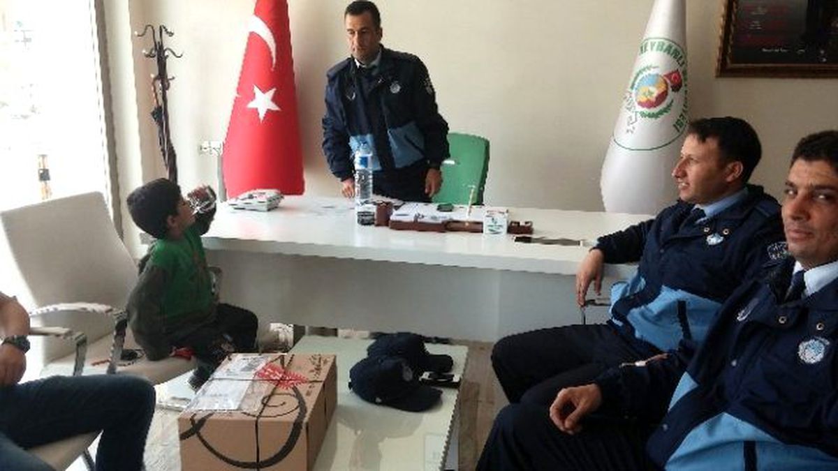 Kaybolan Suriyeli Çocuk Ailesine Teslim Edildi
