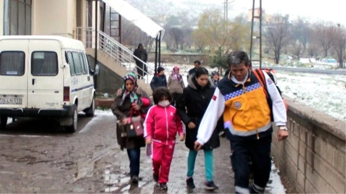 Mahalleli Kendi Topladıkları Parayla Alınan Yemekten Zehirlendi