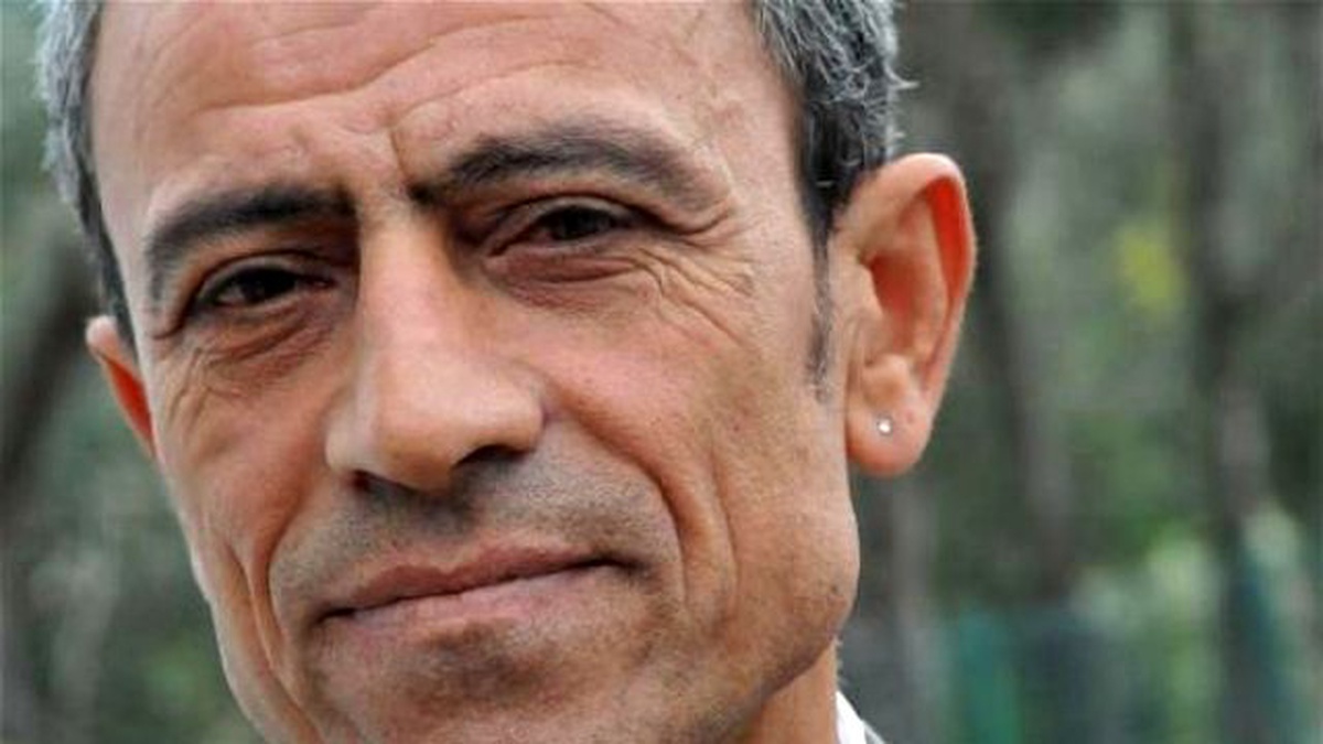 Male Teachers Can Wear Earrings İn Class, Turkish Court Rules