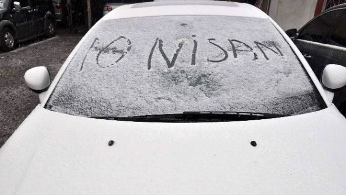 Nevşehir\'de Nisan Karı Vatandaşları Şaşırttı