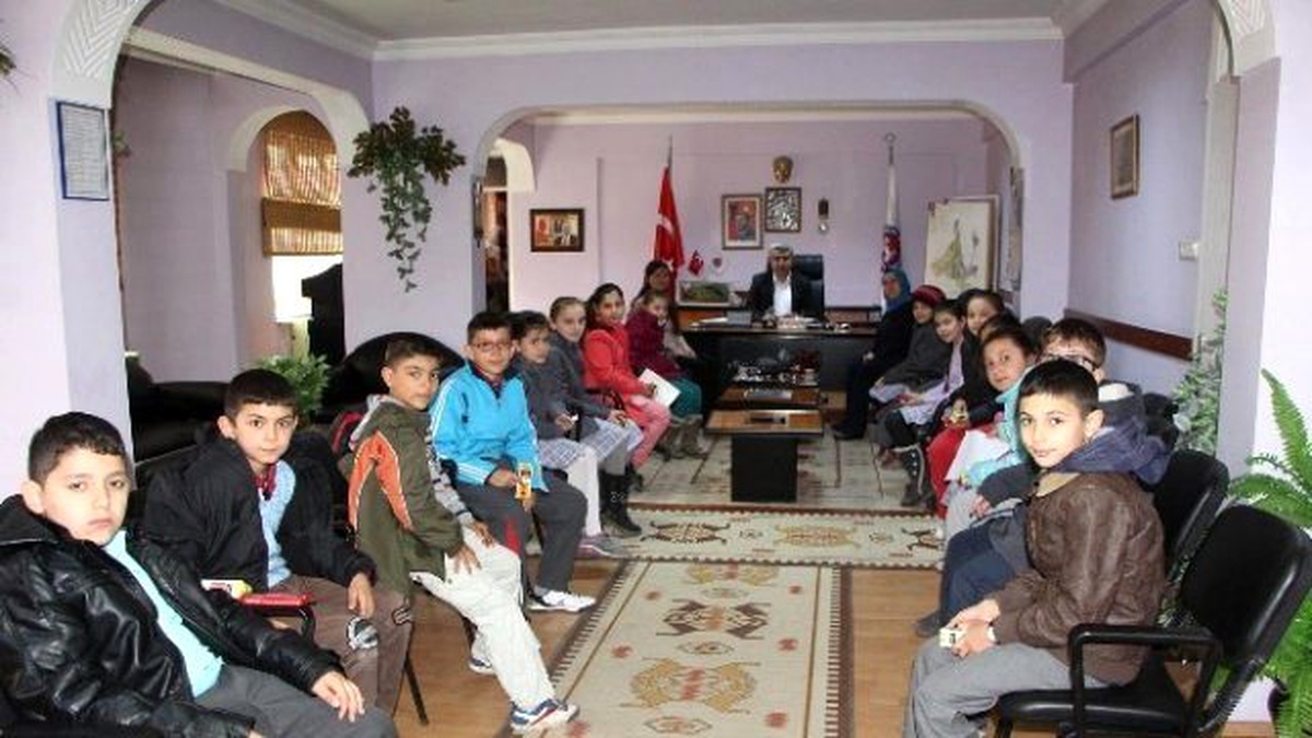 Öğrenciler, Başkan Çalışkan\'dan Çocuk Tiyatro Oyunu İstedi