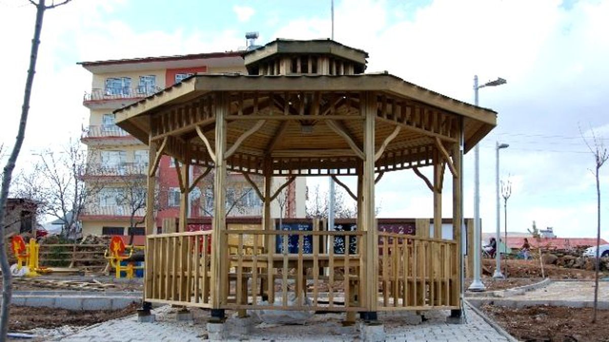 Park Hizmete Girmeden Dökülmeye Başladı