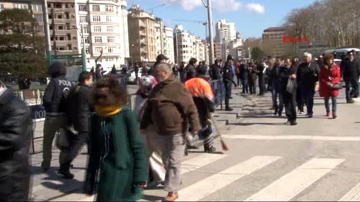 Taksim Cumhuriyet Anıtı Önünde \'10 Nisan Polis Günü\' Töreni