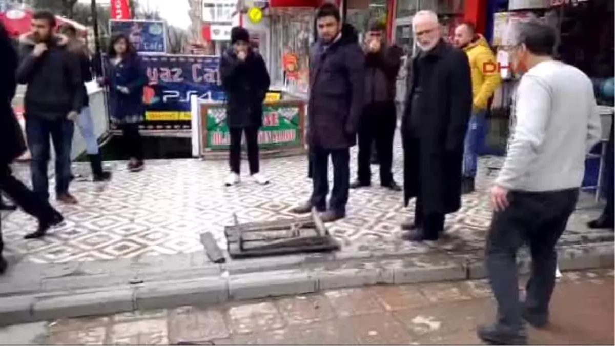 Yozgat Kafasına Çatı Kapağı Düşen Kadın Ağır Yaralandı