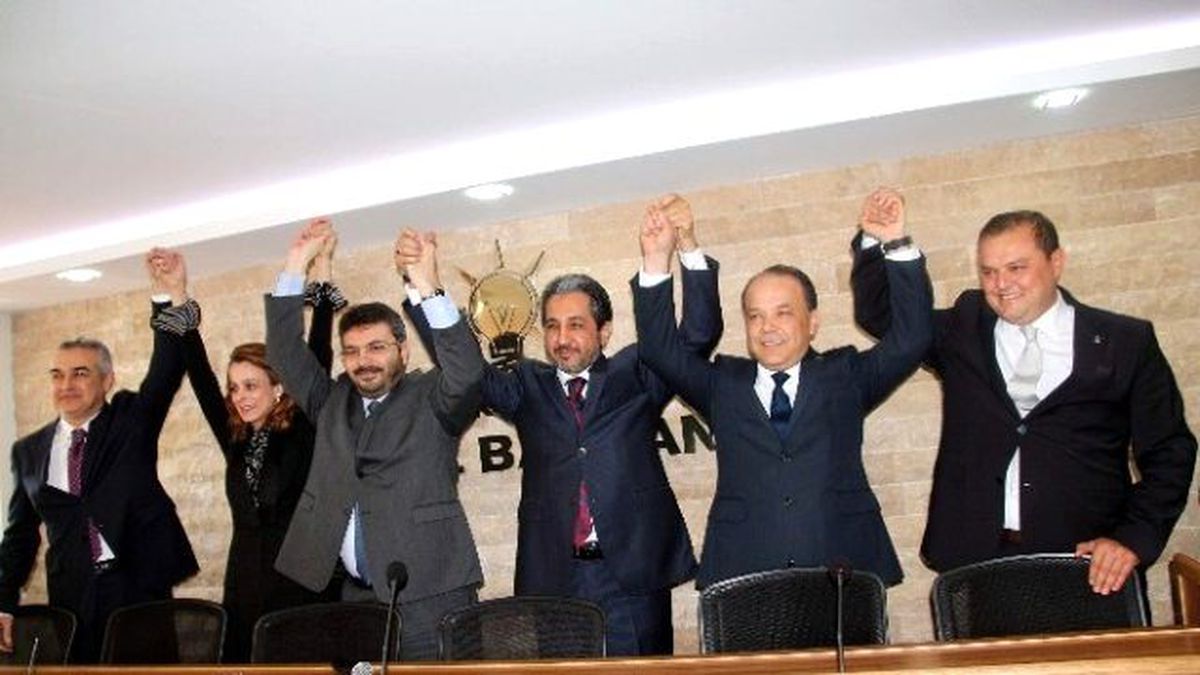AK Parti Adayları Sahnede